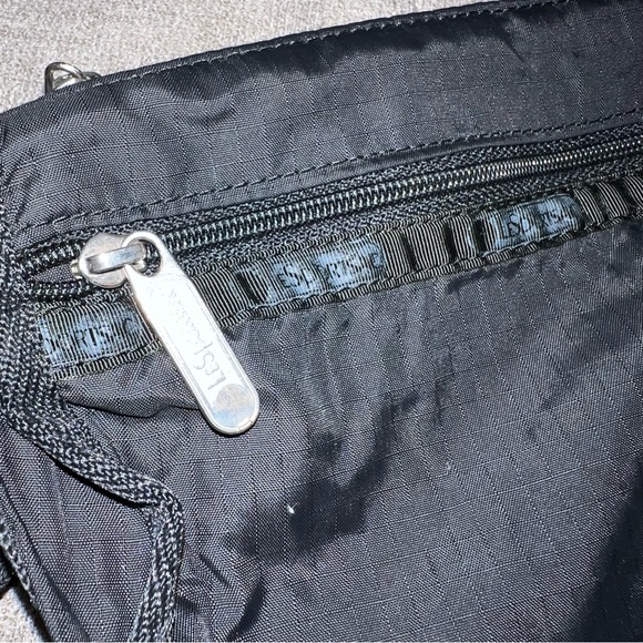 Vintage LeSportsac Classic Hobo Nylon Crossbody/shoulder Bag Purse Signature - Picture 10 of 14